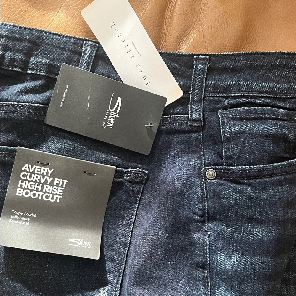 Silver Jeans (32x33) Avery Bootcut Jeans Curvy Fit High Rise Side Slits - Picture 8 of 15
